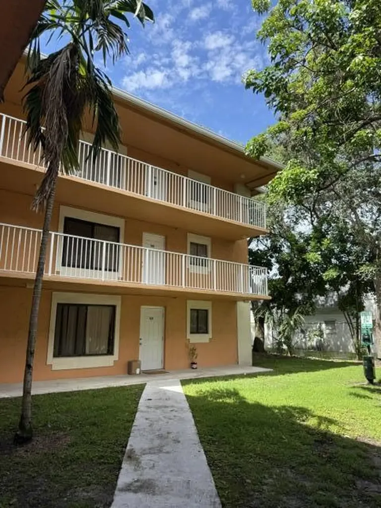6900 SW 39th Street Davie FL 33314