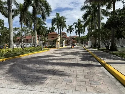 6900 SW 39th Street Davie FL 33314