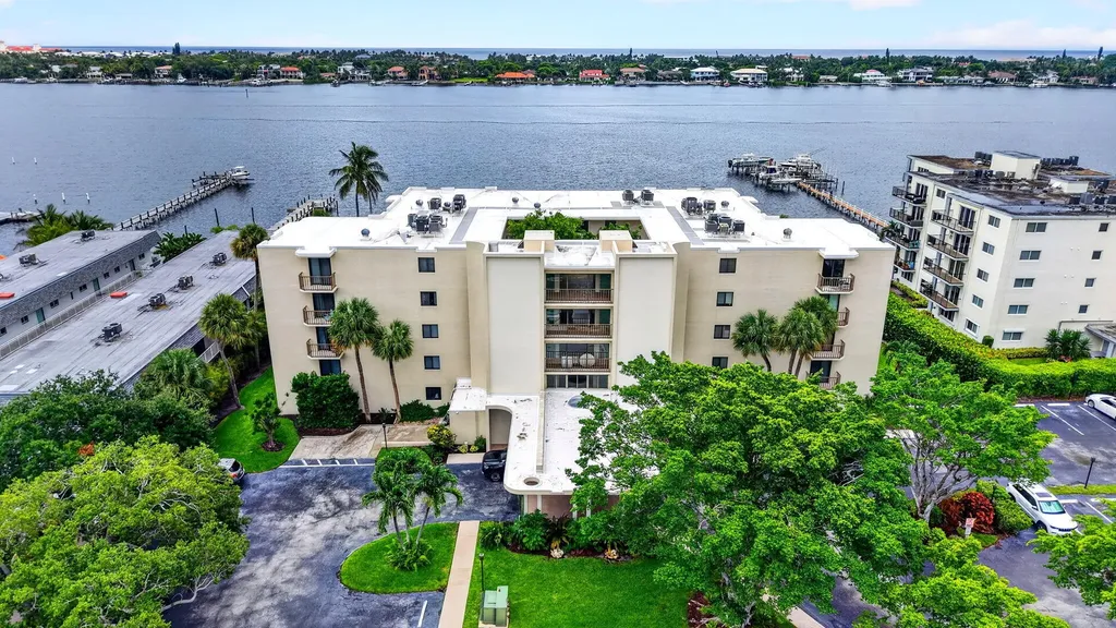 1202 S Lake Drive Lantana FL 33462
