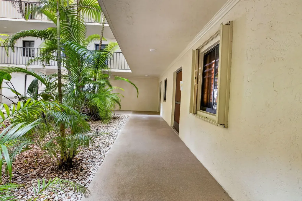 1202 S Lake Drive Lantana FL 33462