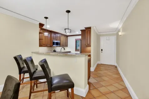 1202 S Lake Drive Lantana FL 33462
