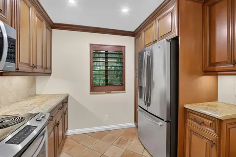 1202 S Lake Drive Lantana FL 33462