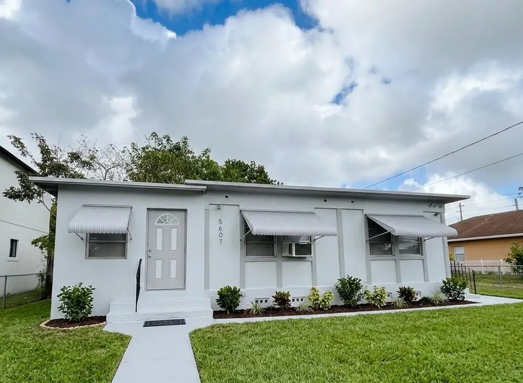 5607 Polk Street Hollywood FL 33021