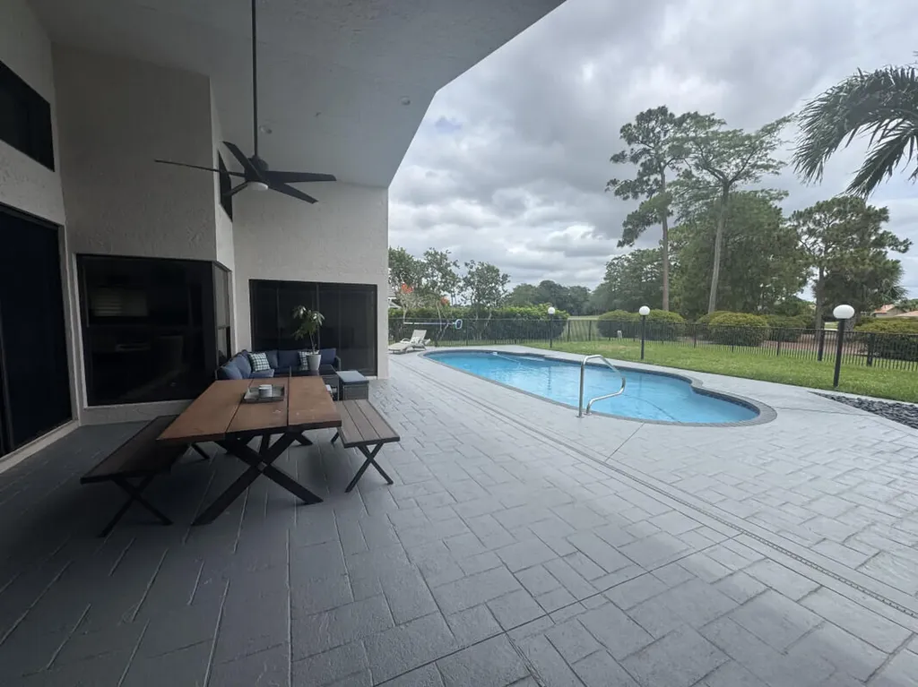 10875 Boca Woods Lane Boca Raton FL 33428