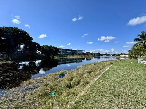 1251 W River Drive Margate FL 33063