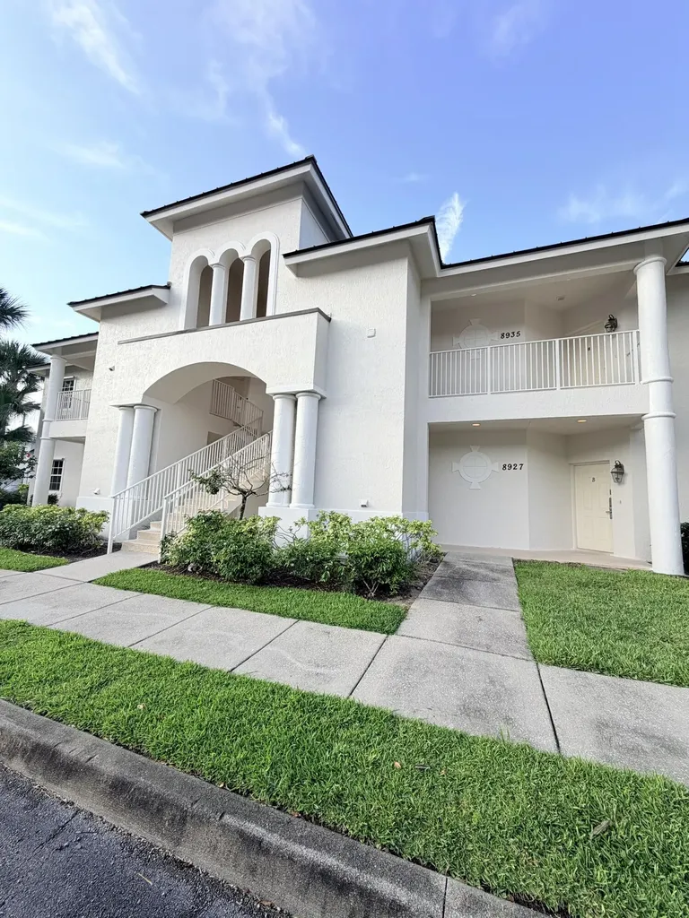 8927 Sandshot Court Port St Lucie FL 34986