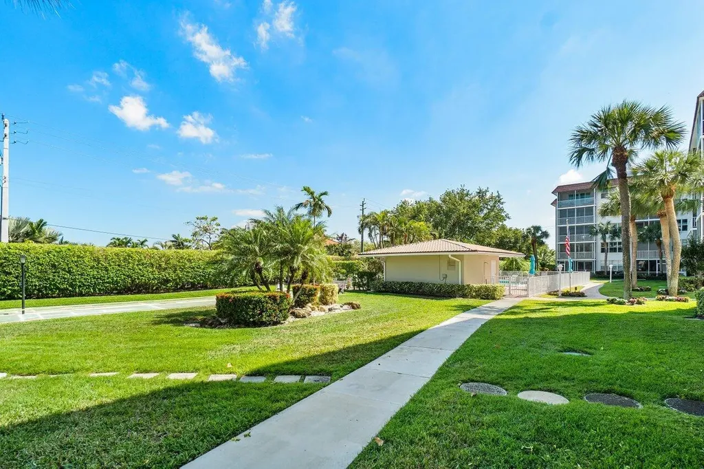 911 Gardenia Drive Delray Beach FL 33483