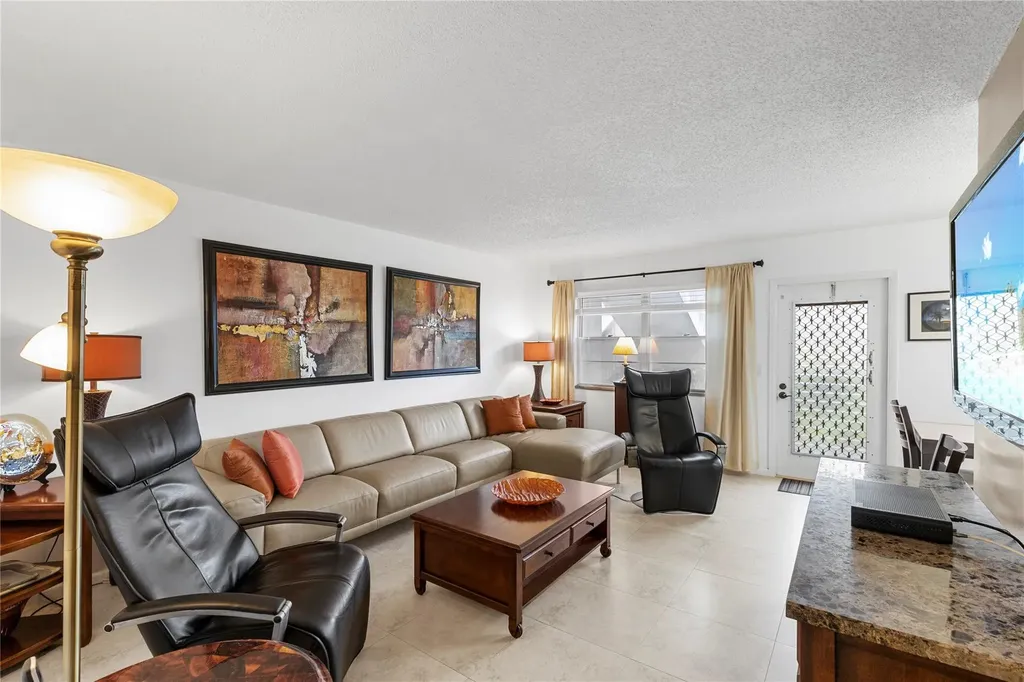 210 Oakridge N Deerfield Beach FL 33442