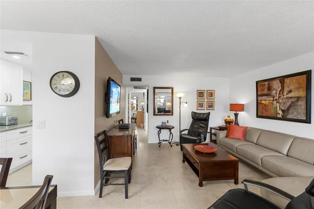 210 Oakridge N Deerfield Beach FL 33442