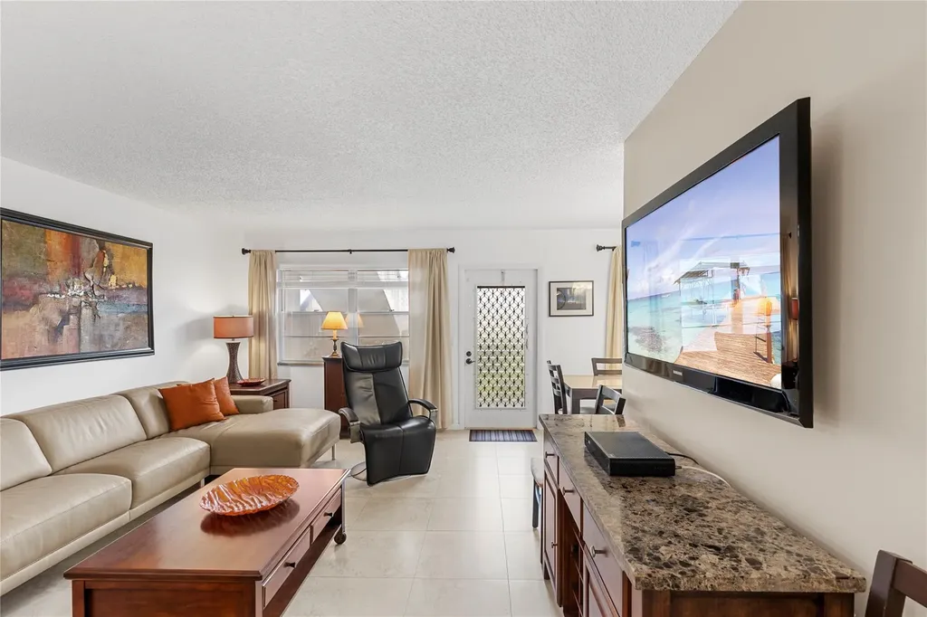 210 Oakridge N Deerfield Beach FL 33442