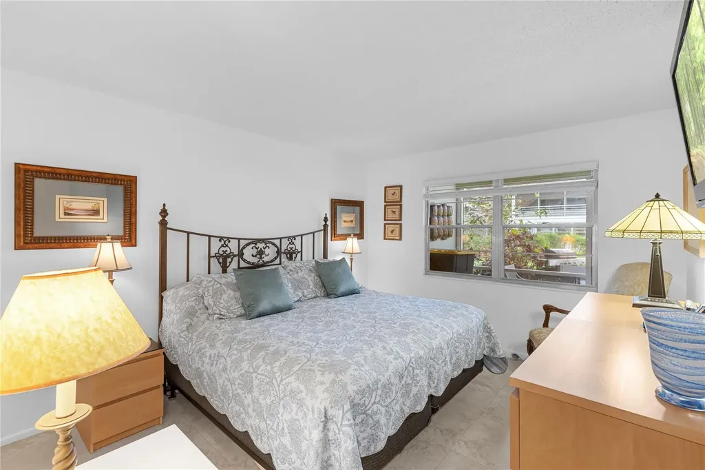 210 Oakridge N Deerfield Beach FL 33442