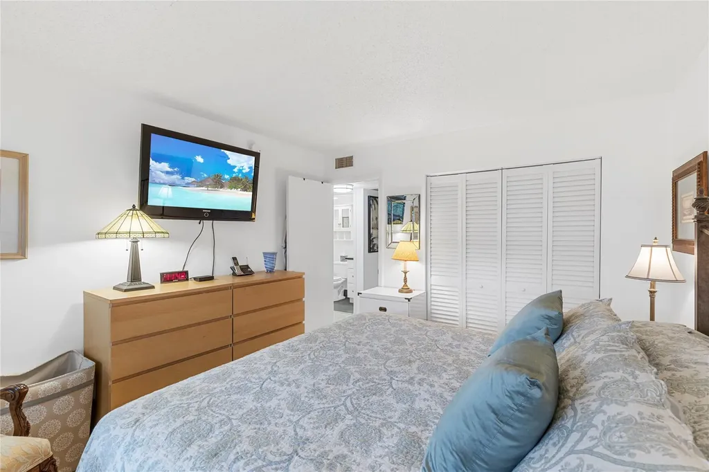 210 Oakridge N Deerfield Beach FL 33442