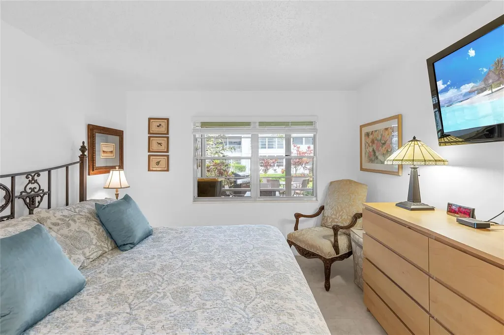 210 Oakridge N Deerfield Beach FL 33442