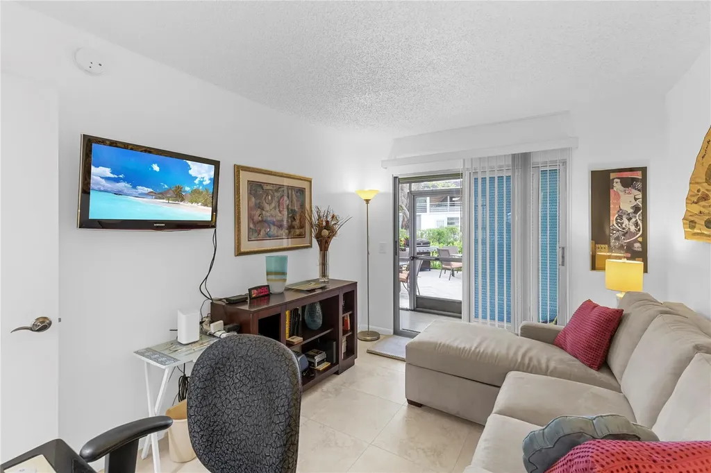 210 Oakridge N Deerfield Beach FL 33442