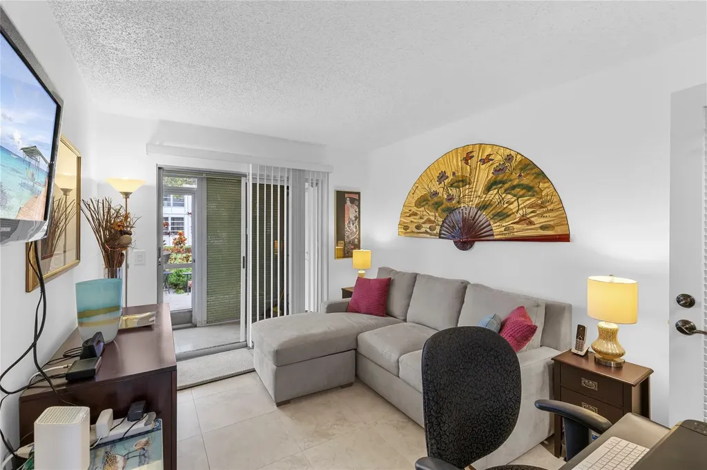 210 Oakridge N Deerfield Beach FL 33442