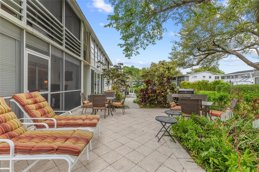 210 Oakridge N Deerfield Beach FL 33442