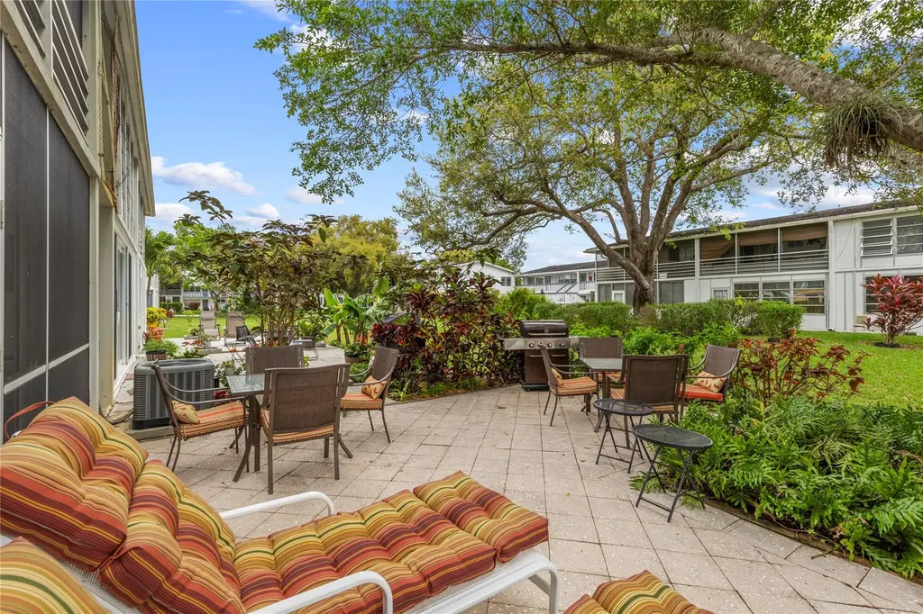 210 Oakridge N Deerfield Beach FL 33442