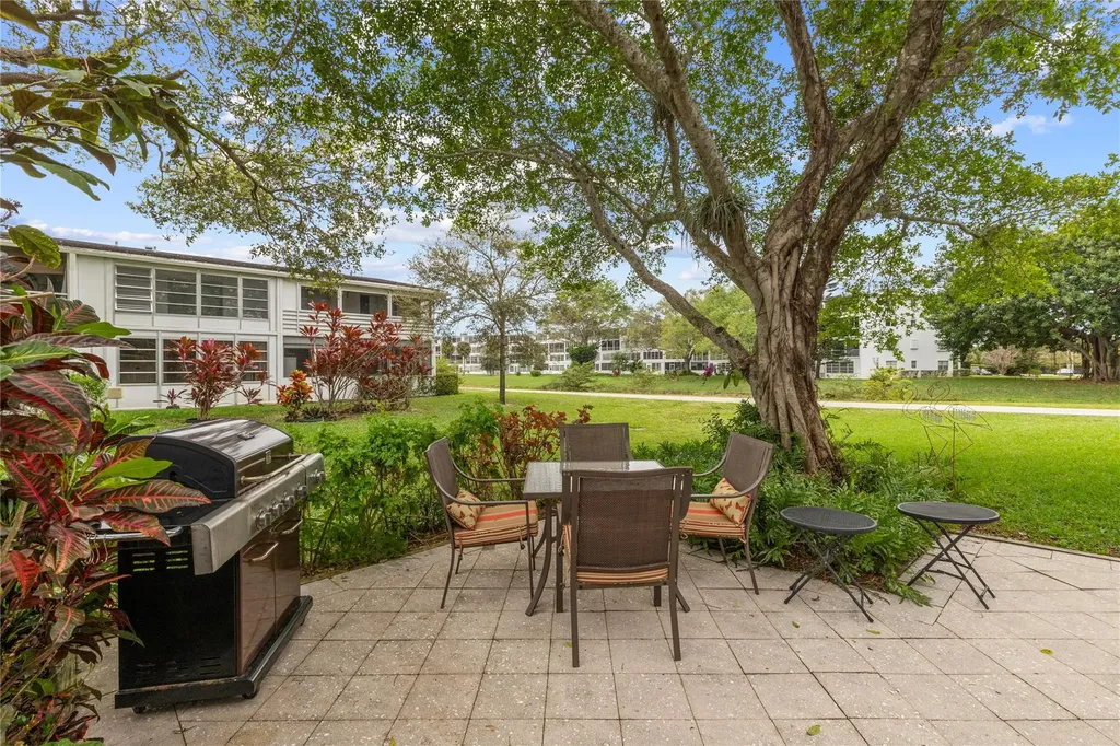 210 Oakridge N Deerfield Beach FL 33442