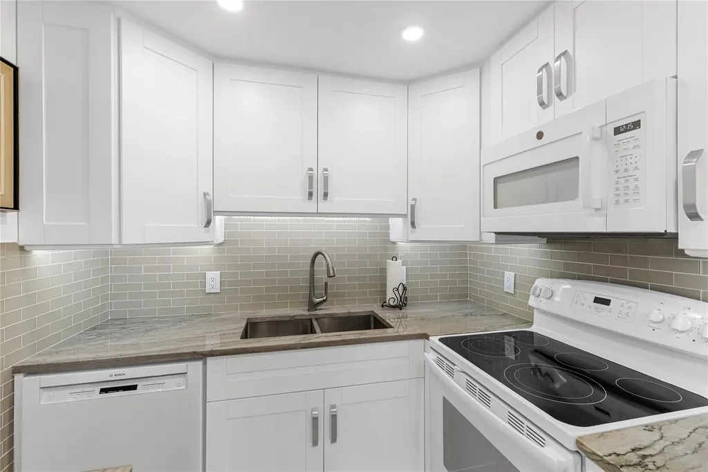 210 Oakridge N Deerfield Beach FL 33442