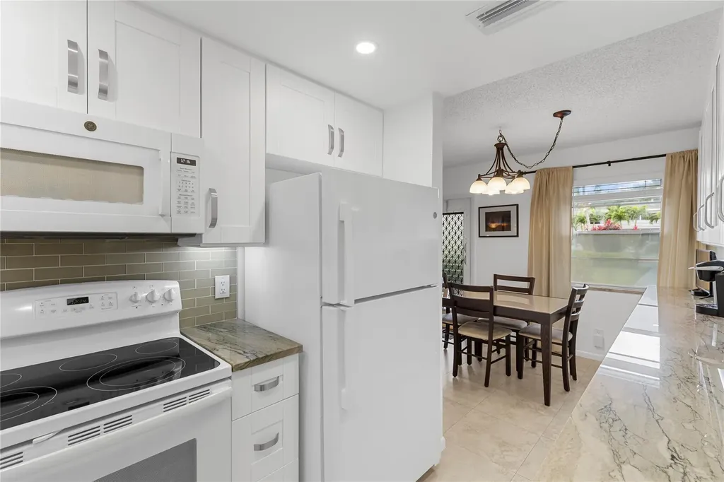 210 Oakridge N Deerfield Beach FL 33442