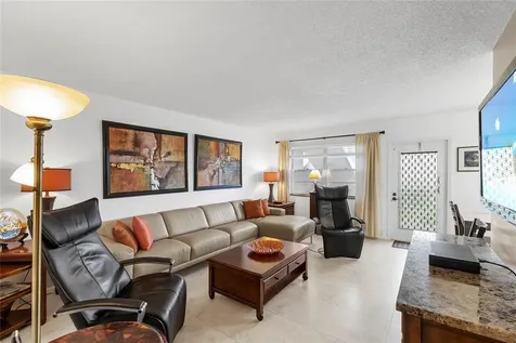 210 Oakridge N Deerfield Beach FL 33442