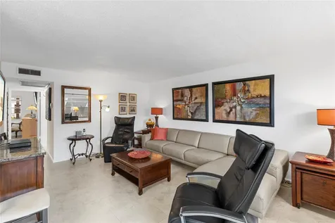 210 Oakridge N Deerfield Beach FL 33442