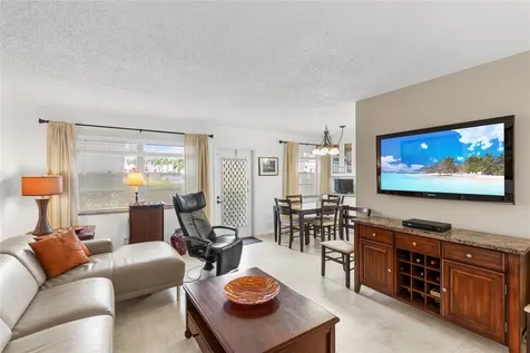 210 Oakridge N Deerfield Beach FL 33442