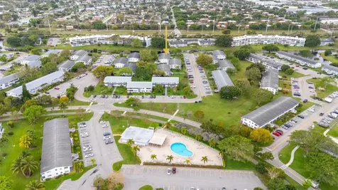 210 Oakridge N Deerfield Beach FL 33442