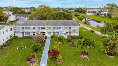 210 Oakridge N Deerfield Beach FL 33442