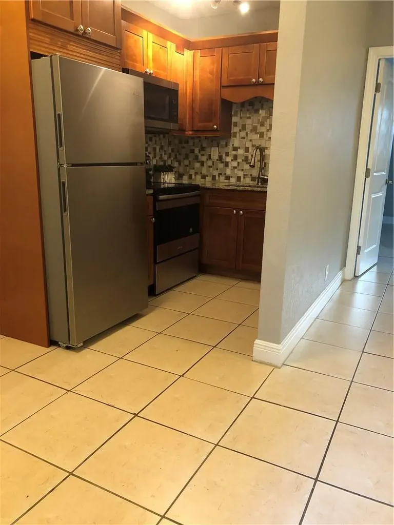 2016 NE 17th Court Fort Lauderdale FL 33305