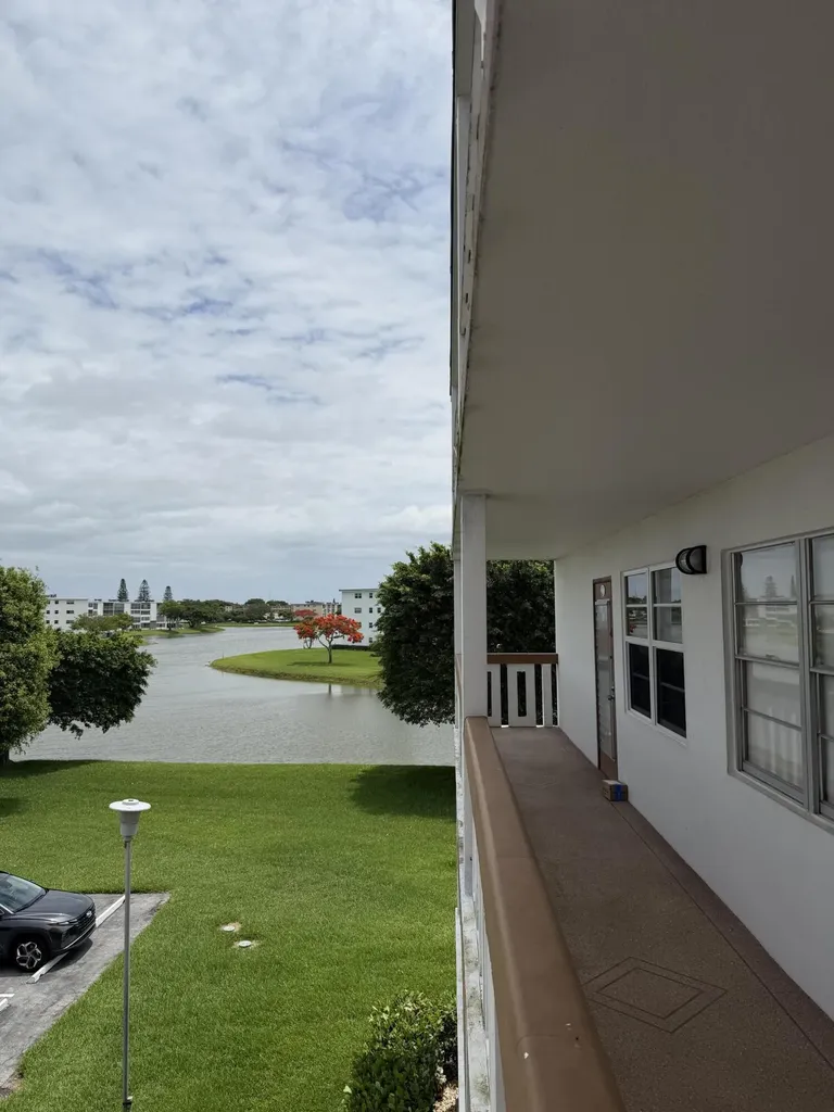 3037 Cornwall B Boca Raton FL 33434