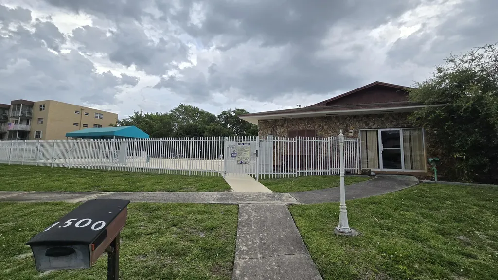 1200 Tallwood Avenue Hollywood FL 33021