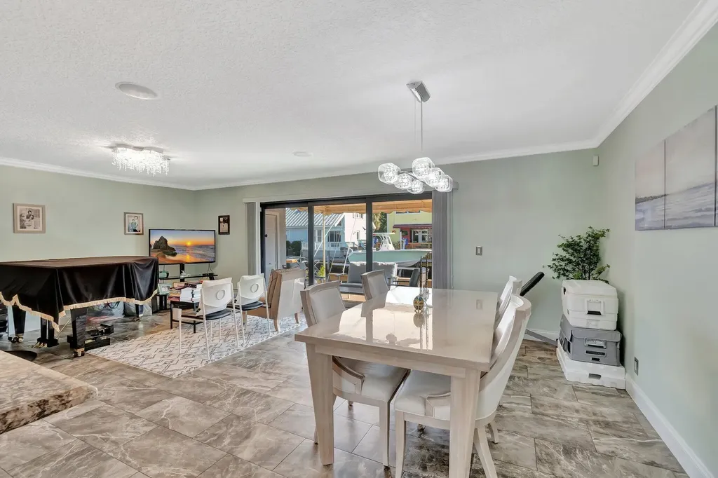 732 NE 12th Terrace Boynton Beach FL 33435