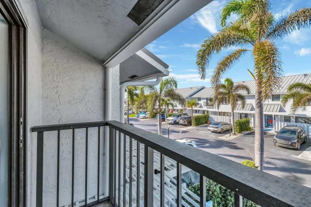 732 NE 12th Terrace Boynton Beach FL 33435