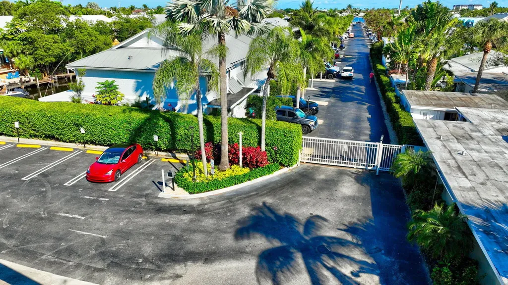 732 NE 12th Terrace Boynton Beach FL 33435