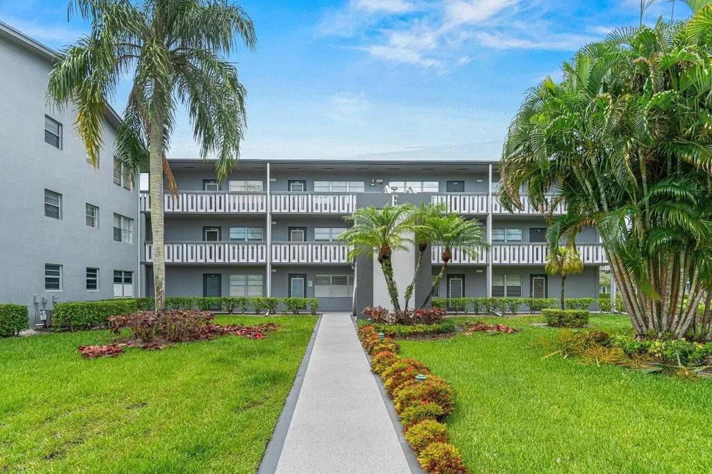 175 Suffolk E Boca Raton FL 33434
