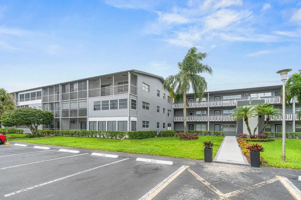 175 Suffolk E Boca Raton FL 33434