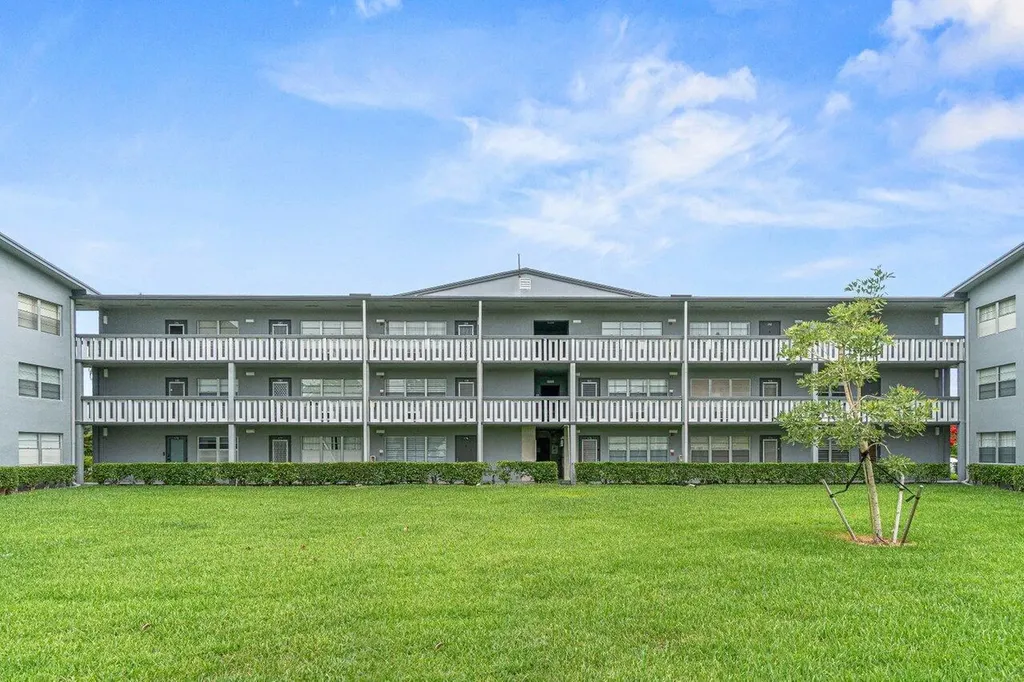 175 Suffolk E Boca Raton FL 33434
