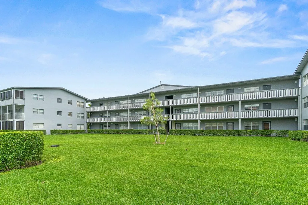 175 Suffolk E Boca Raton FL 33434