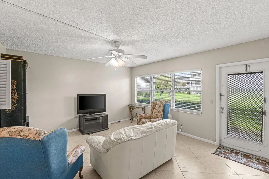 175 Suffolk E Boca Raton FL 33434