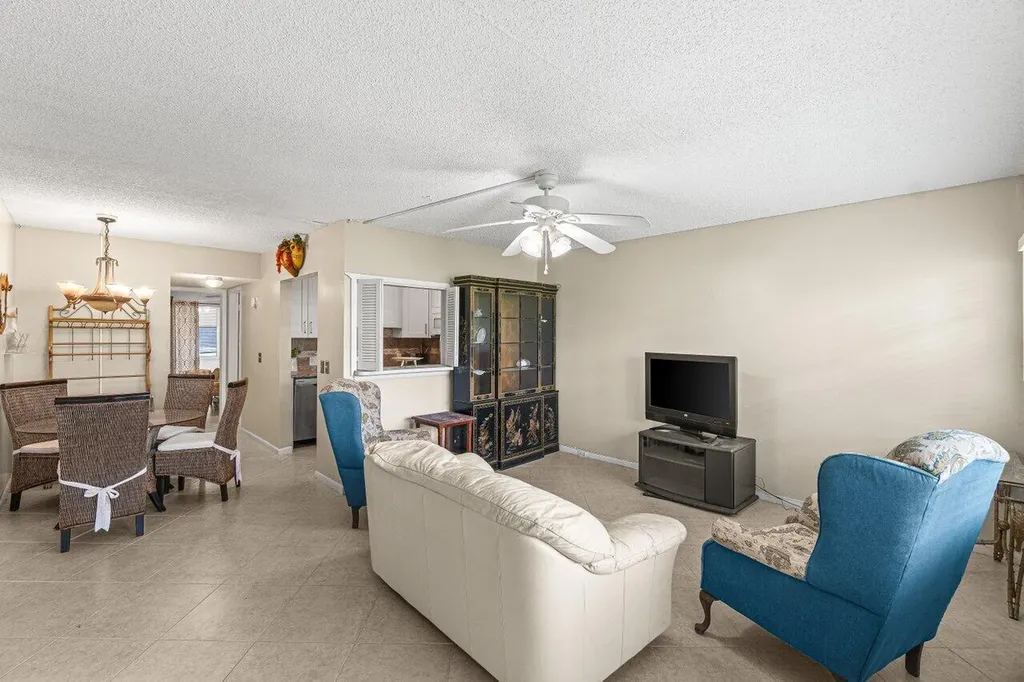 175 Suffolk E Boca Raton FL 33434