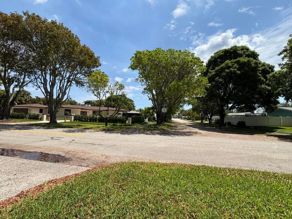 135 E Ilex Drive Lake Park FL 33403