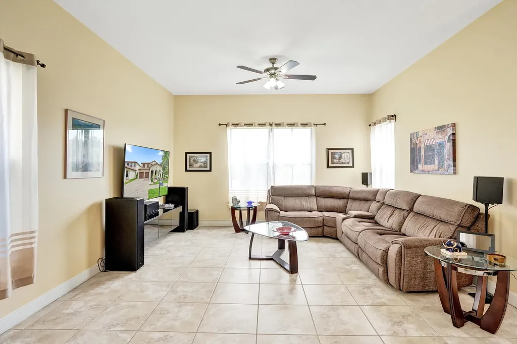 8541 NW 38th Street Cooper City FL 33024