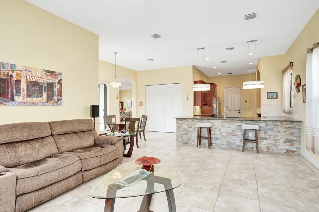 8541 NW 38th Street Cooper City FL 33024