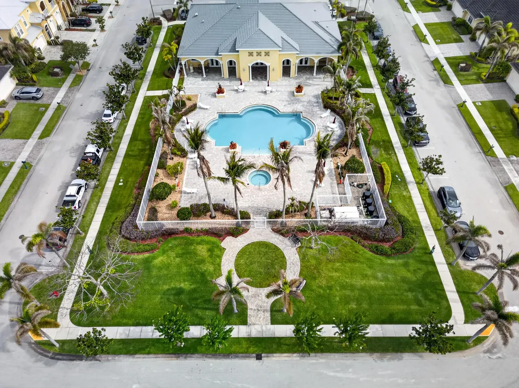 6109 NW Regent Street Port St Lucie FL 34983