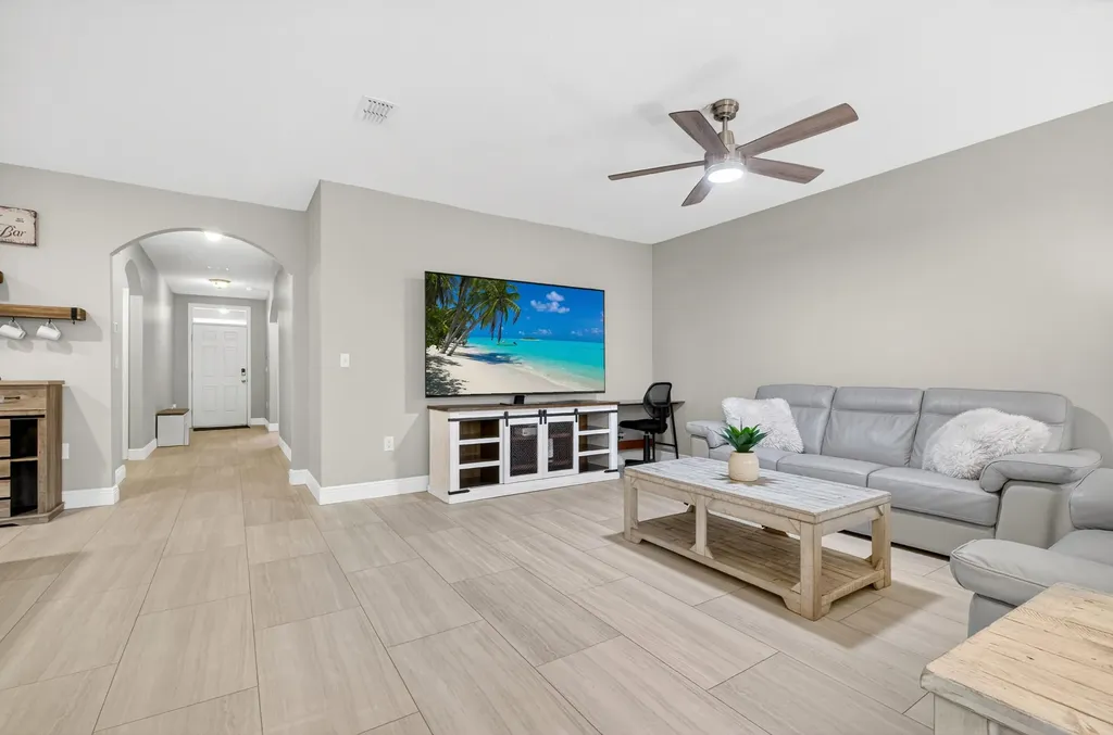 6109 NW Regent Street Port St Lucie FL 34983