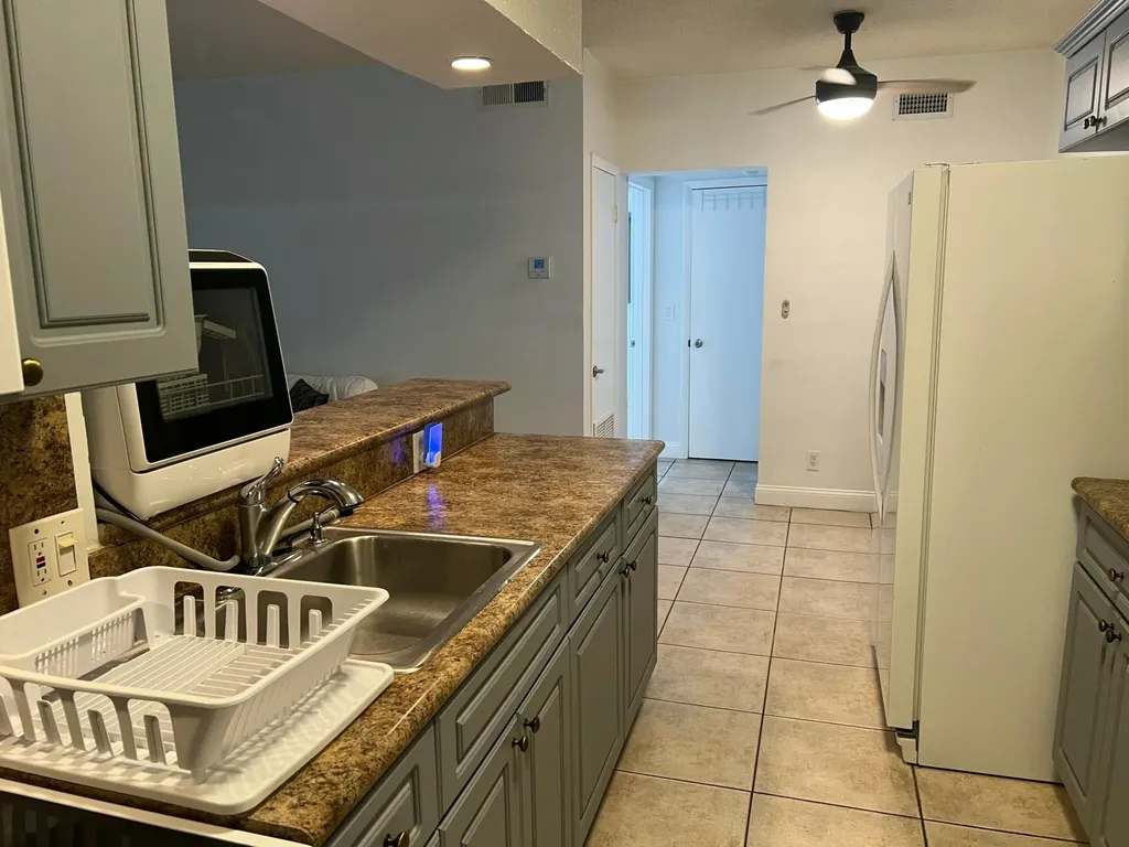 2200 S Ocean Drive Hollywood FL 33019