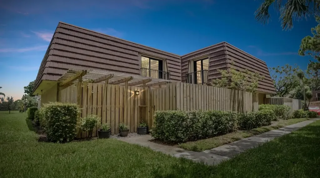 121 1st Lane Palm Beach Gardens FL 33418