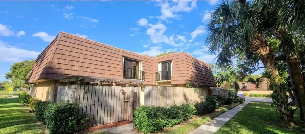 121 1st Lane Palm Beach Gardens FL 33418