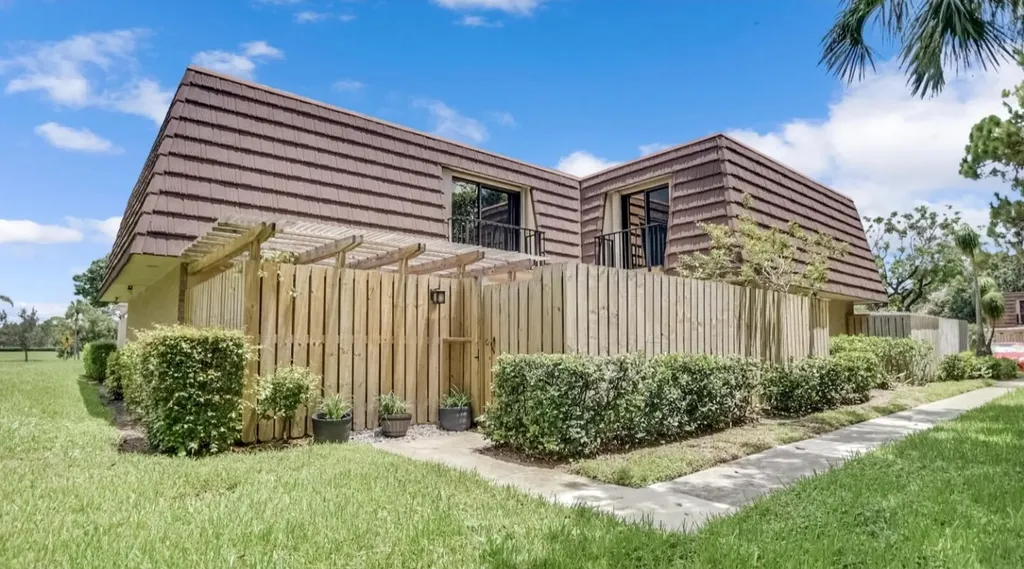 121 1st Lane Palm Beach Gardens FL 33418